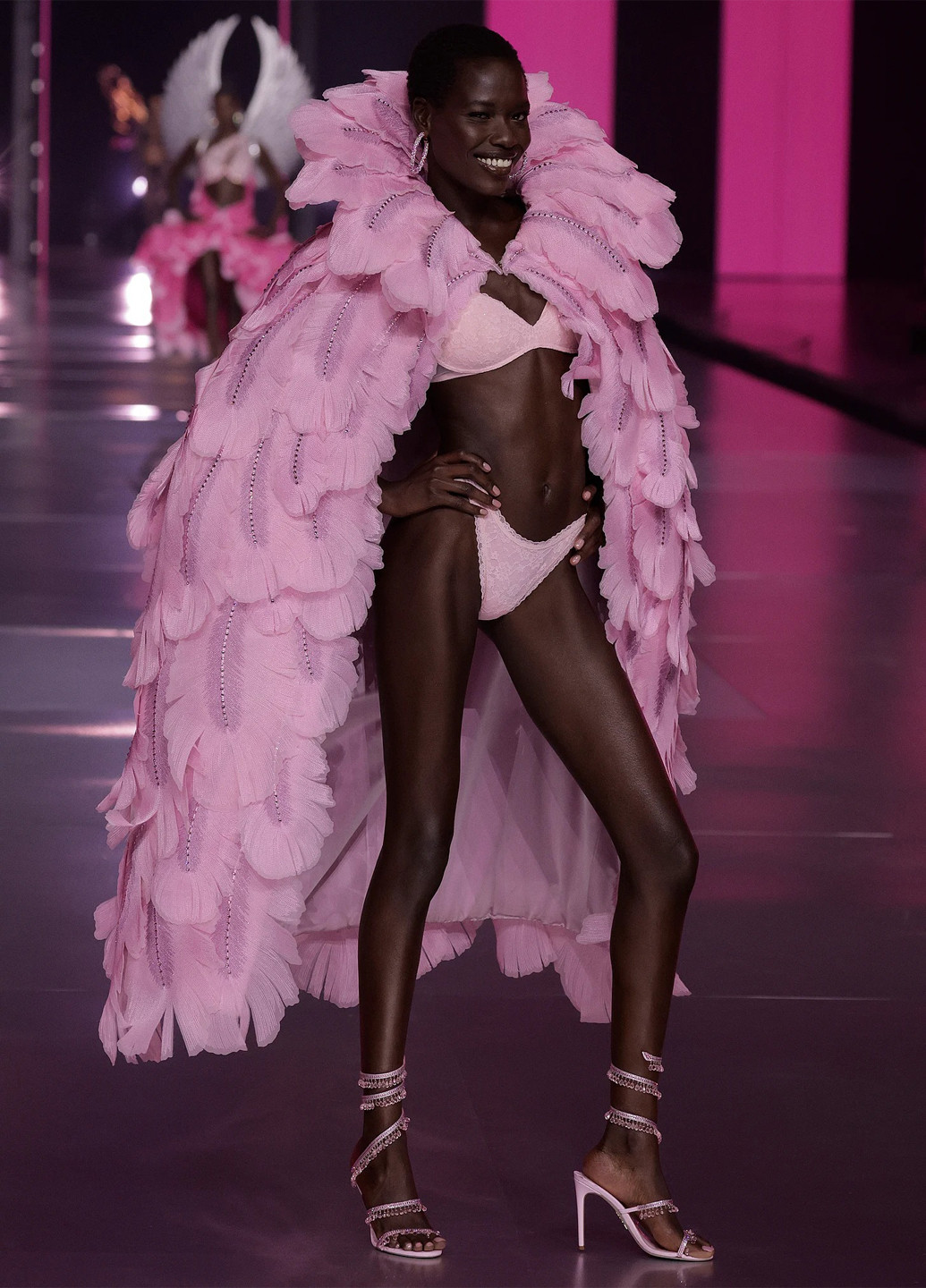 Светло-розовый демисезонный комплект (бюстгальтер, трусики) Victoria's Secret