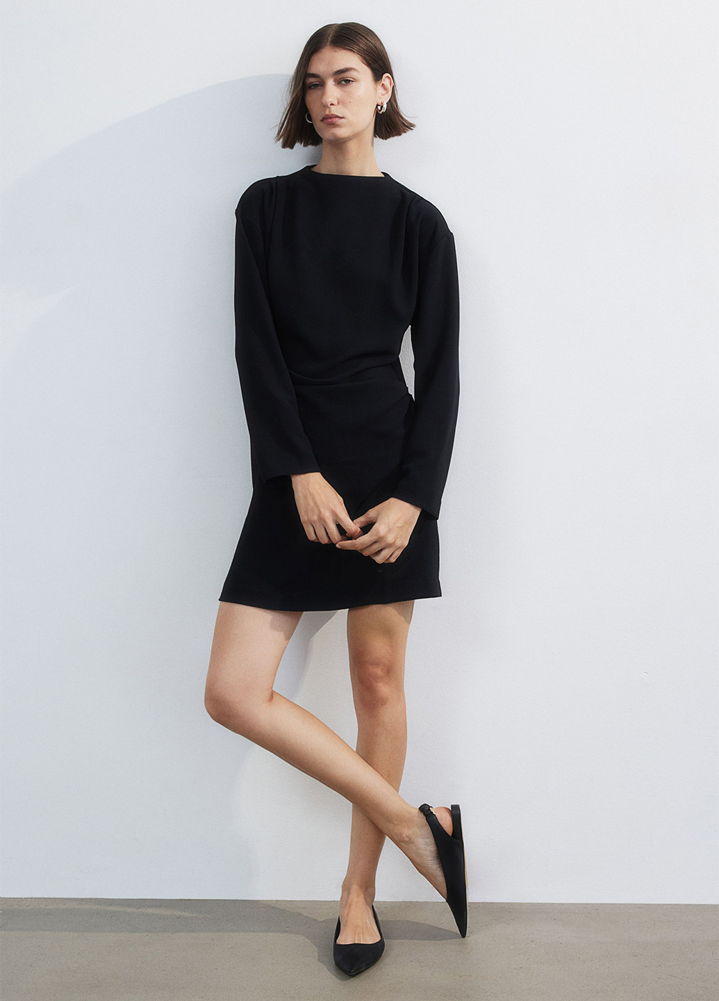 Черное кэжуал платье силуэтная H&M однотонное