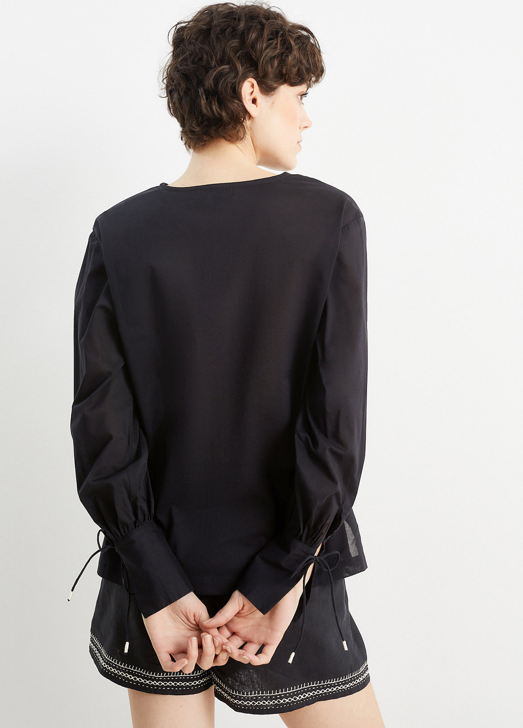 Чорна вишиванка C&A візерунок однотонний пряма бавовна (339851002)