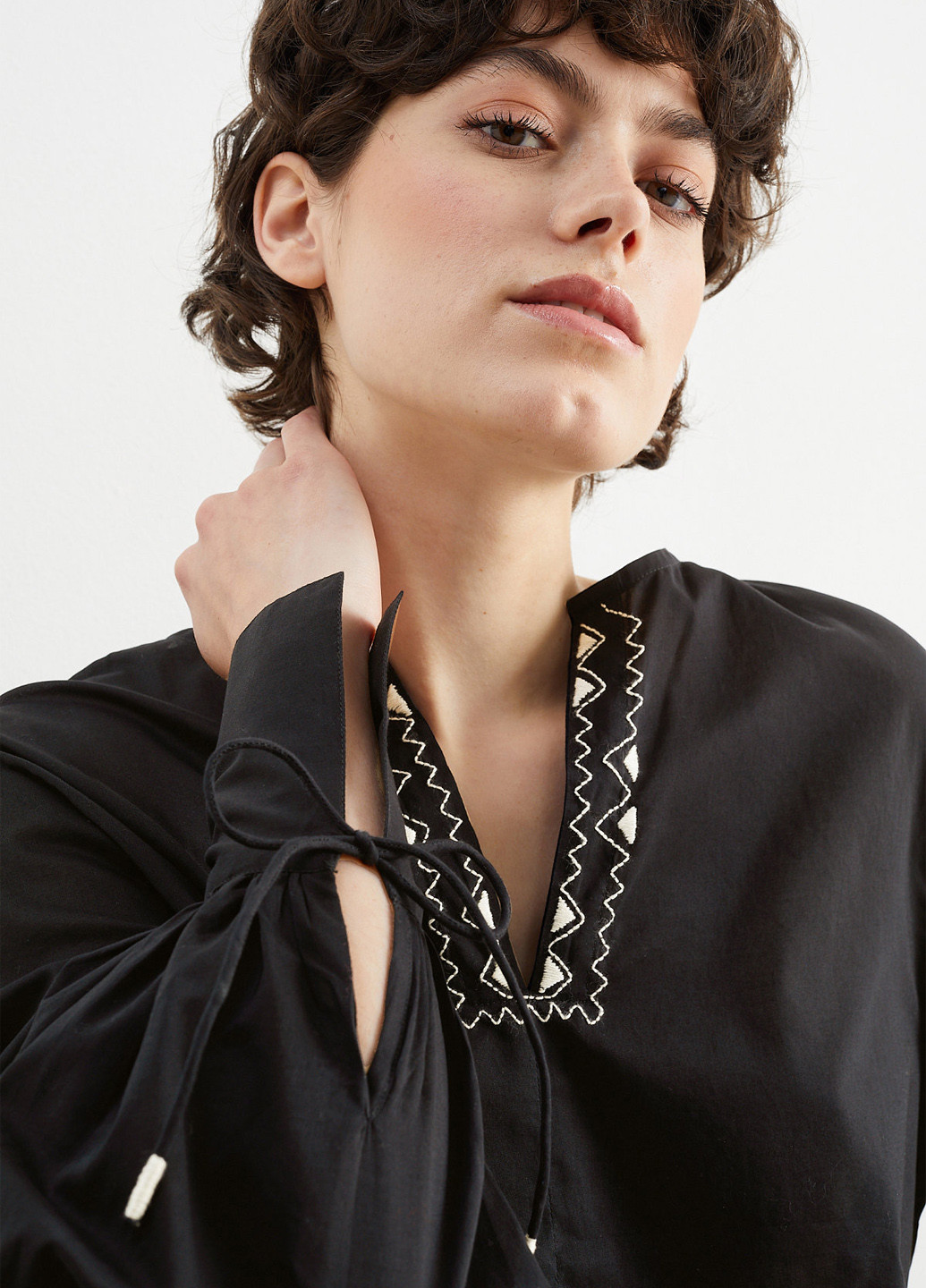 Чорна вишиванка C&A візерунок однотонний пряма бавовна (339851002)