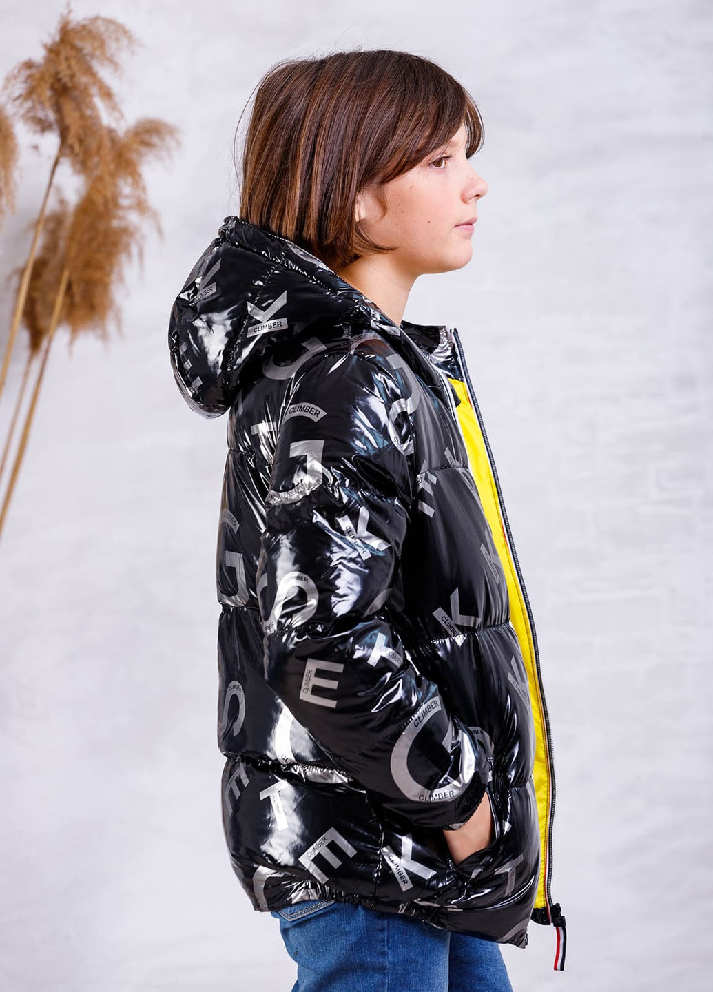 Черная демисезонная пуховая демисезонная куртка для девочки DobraMAMA