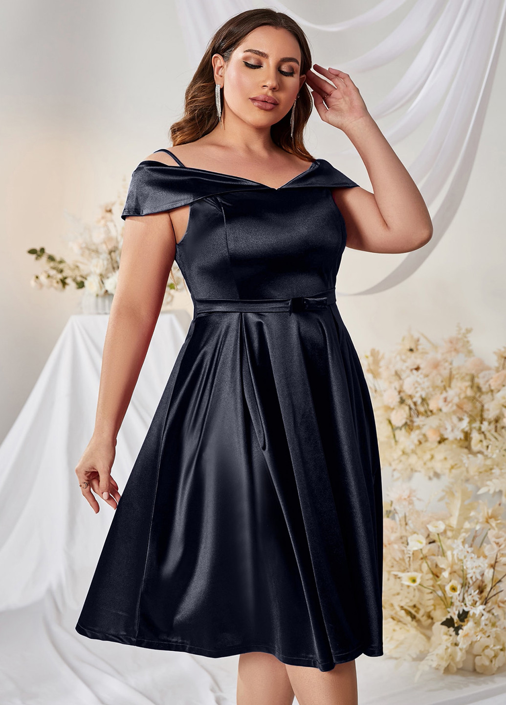 Чорна святковий, коктейльна сукня кльош, з відкритими плечима SHEIN однотонна