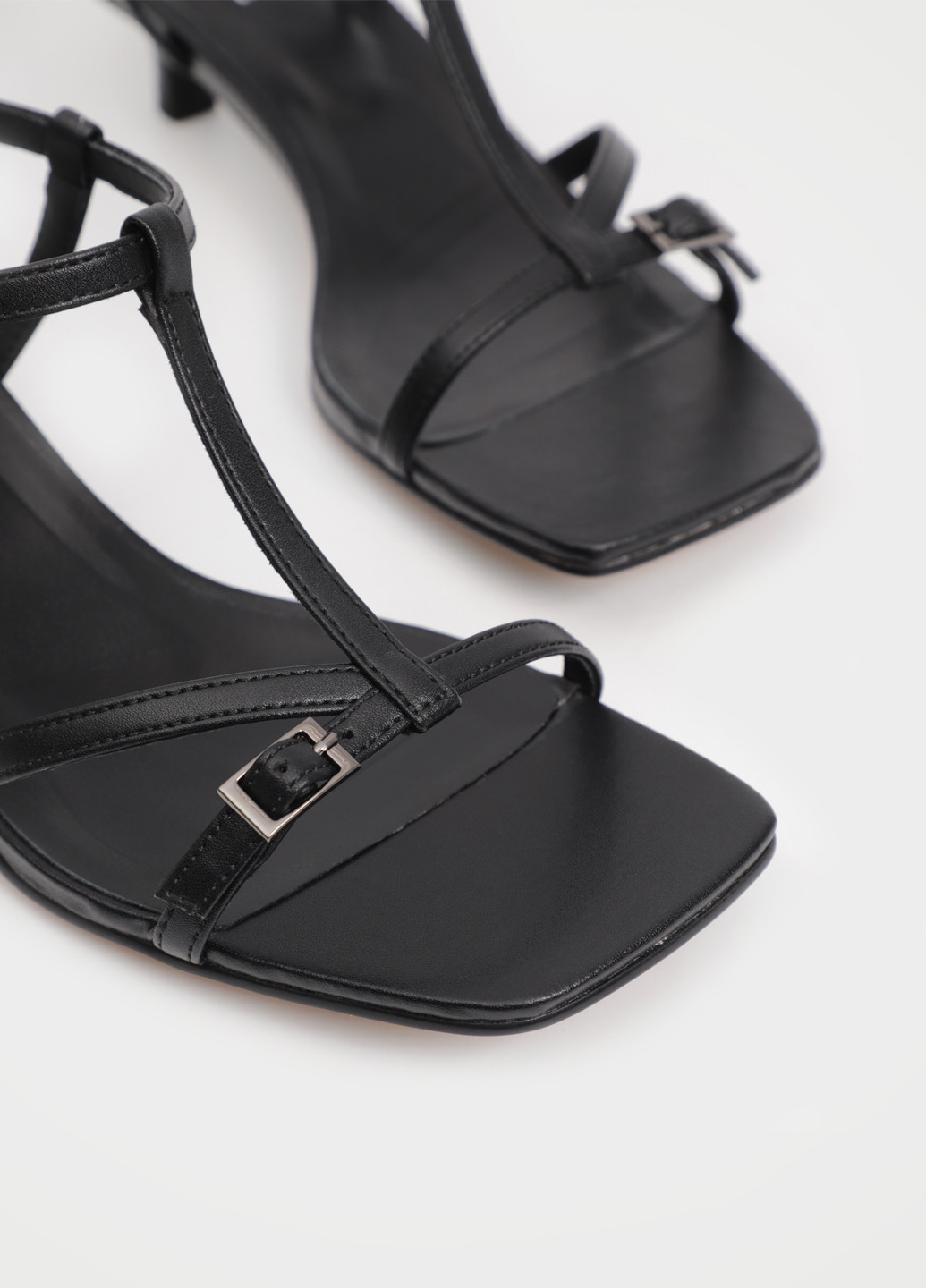 Черные босоножки Respect с ремешком