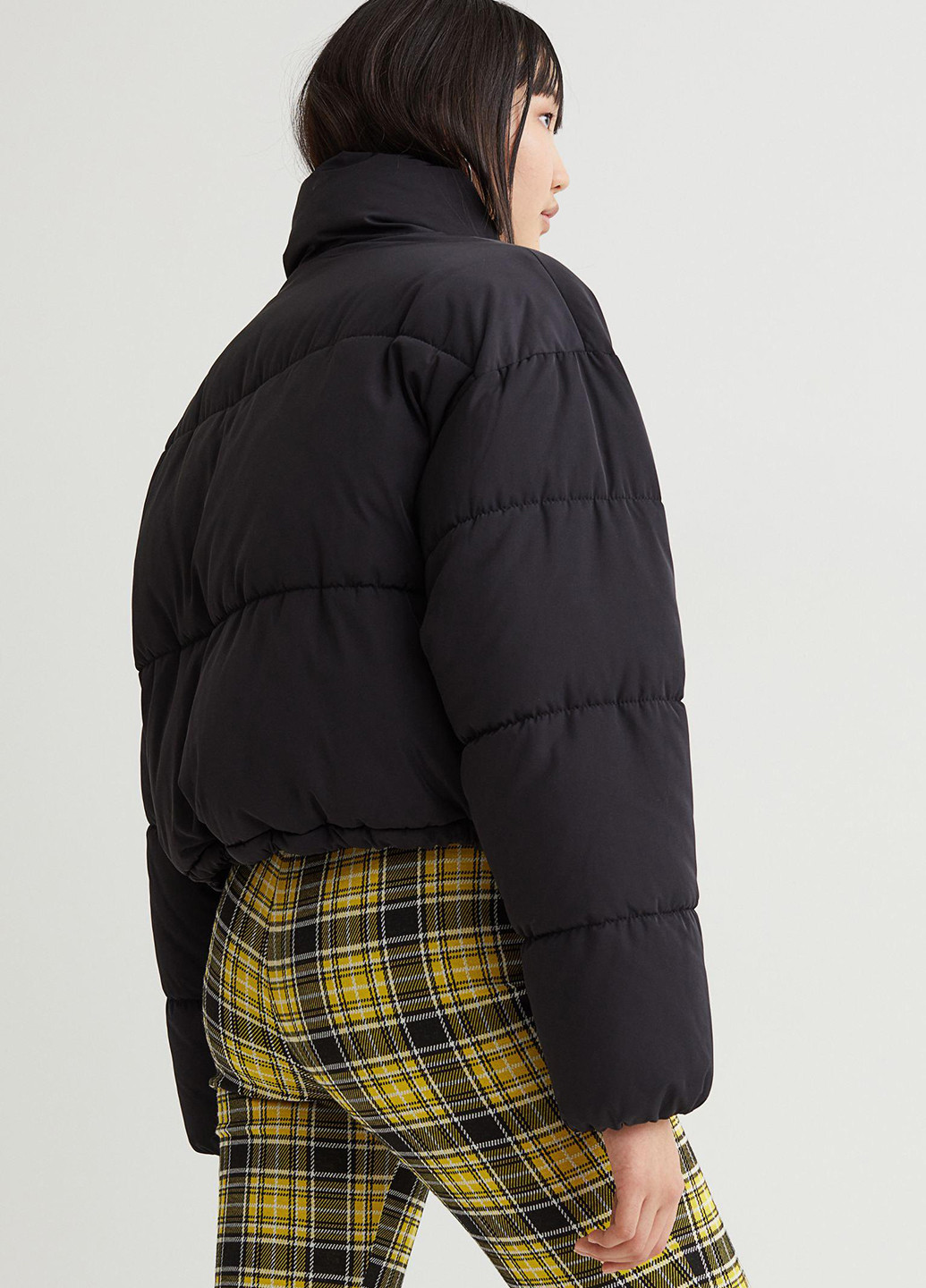 Черная зимняя куртка H&M