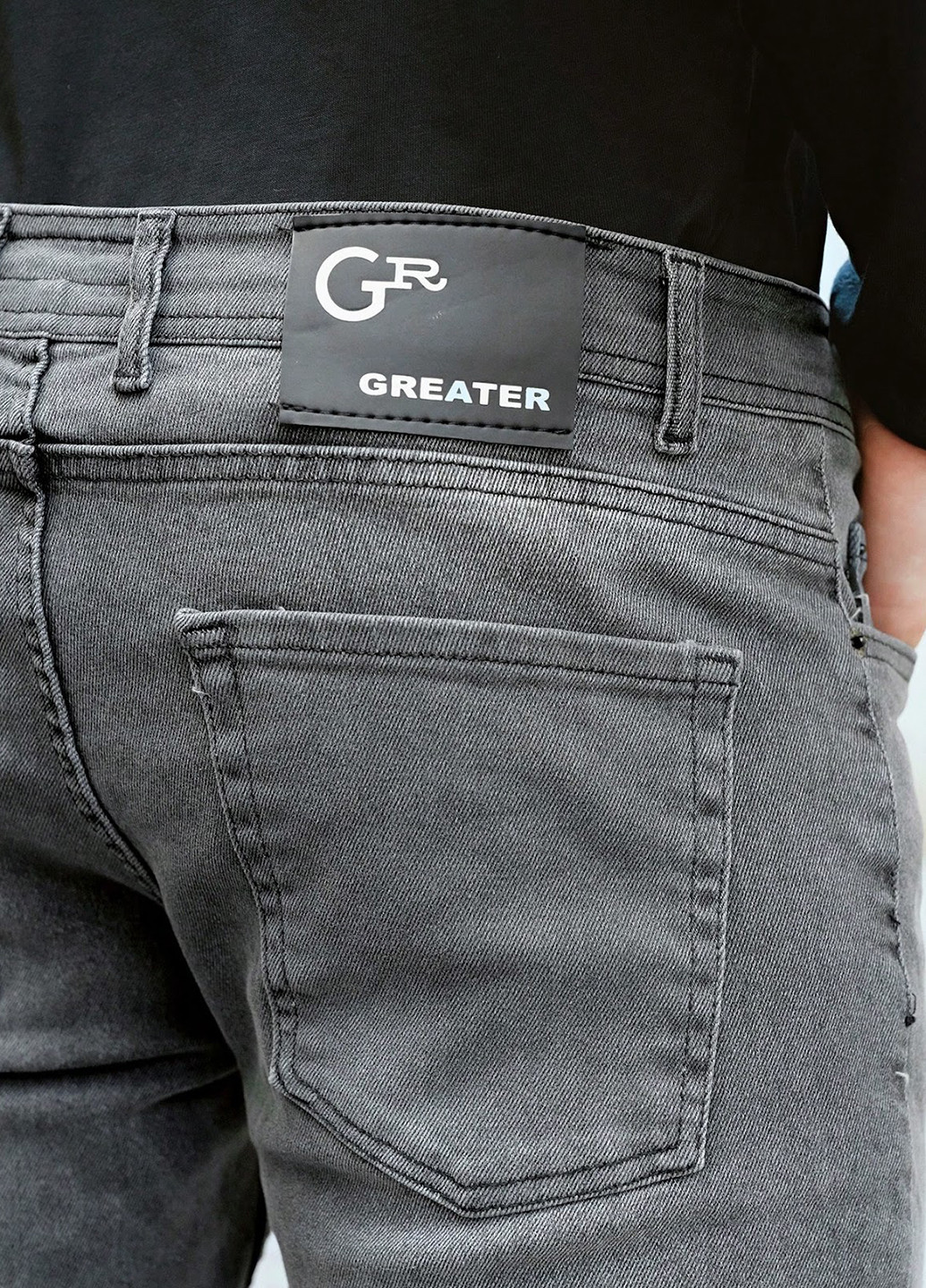 Серые демисезонные зауженные джинсы SHEIN