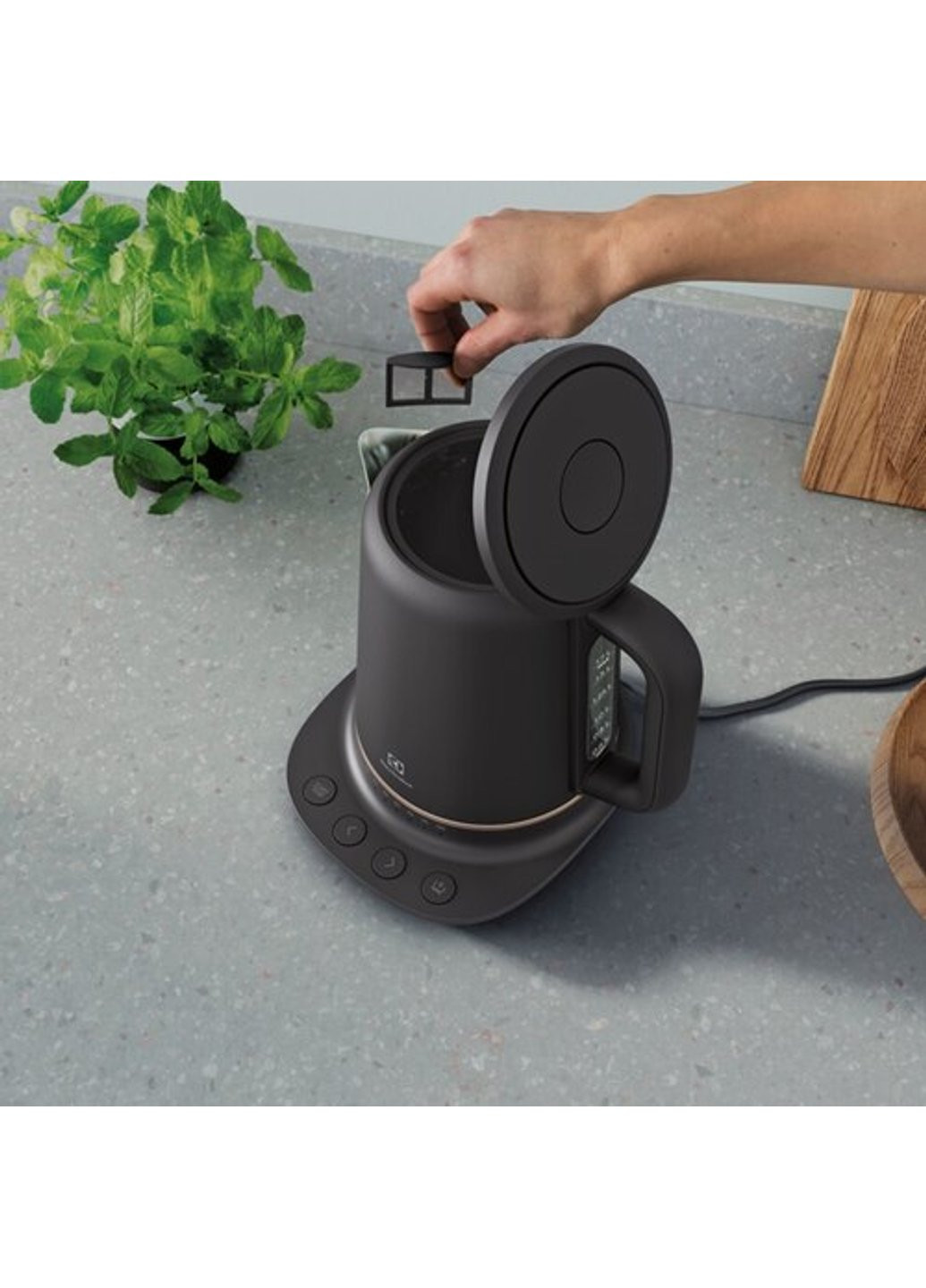 Електрочайник Explore E7K1-6BP 1.7 л Electrolux (254668681)