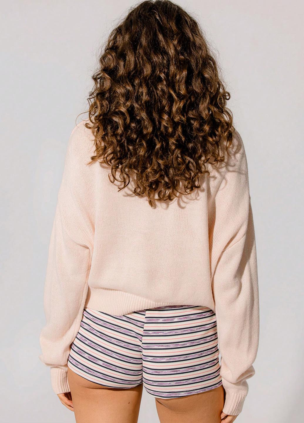 Светло-розовый демисезонный свитер SHEIN