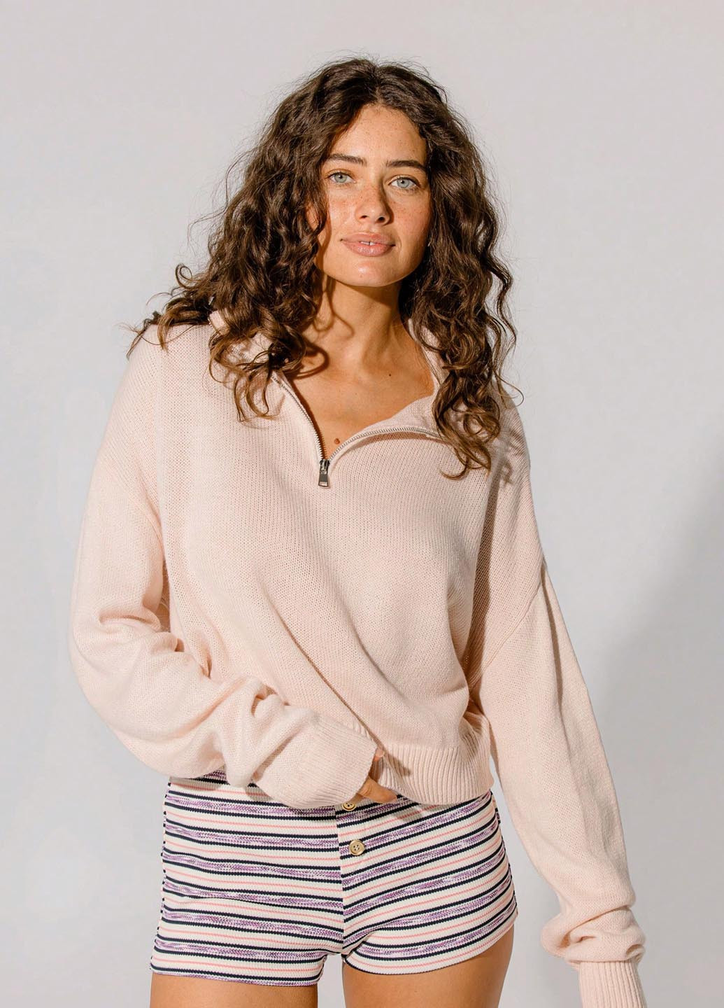 Светло-розовый демисезонный свитер SHEIN