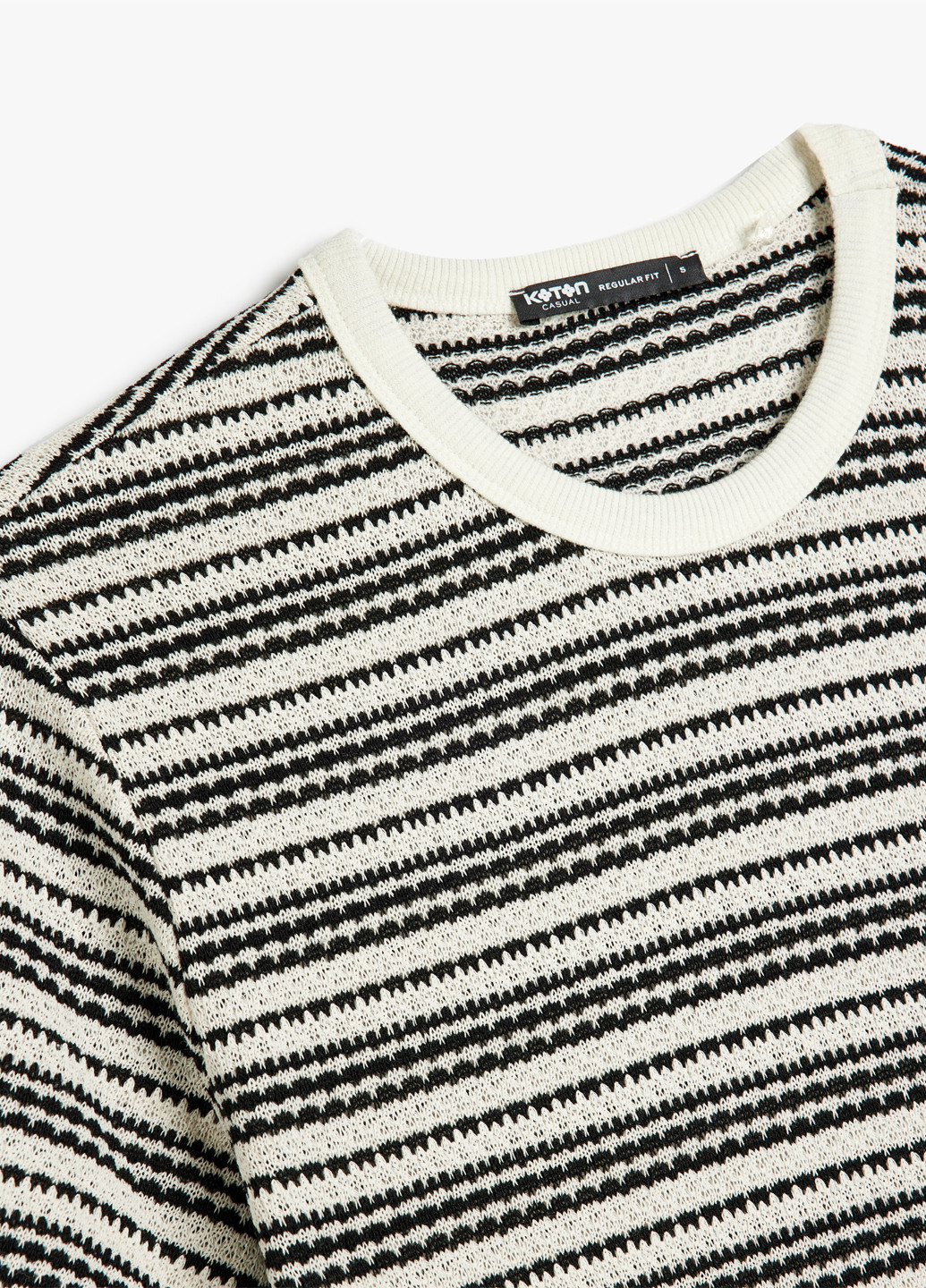 Черно-белая футболка KOTON