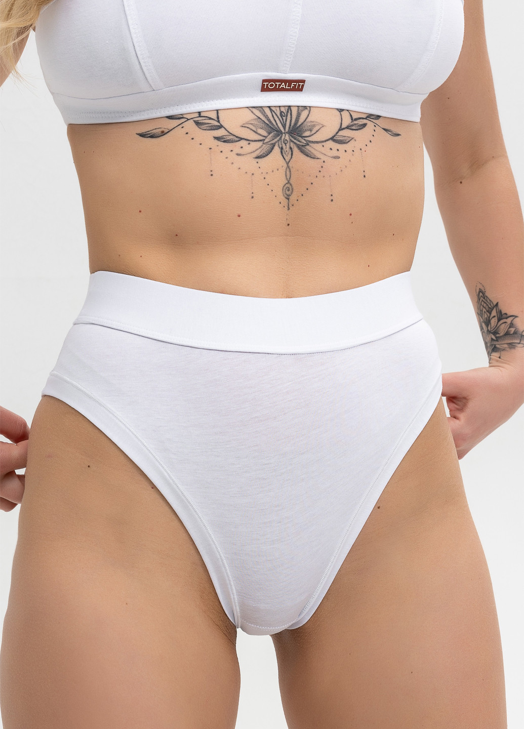 Белый демисезонный хлопковый комплект белья бралет и слипы TOTALFIT