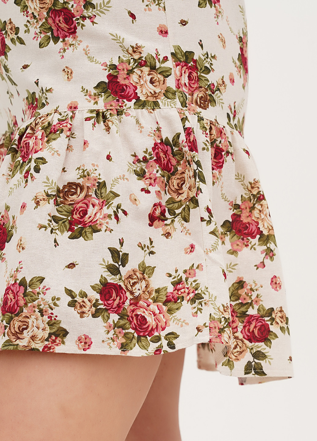 Світло-бежева кежуал сукня з відкритими плечима Silence з квітковим принтом