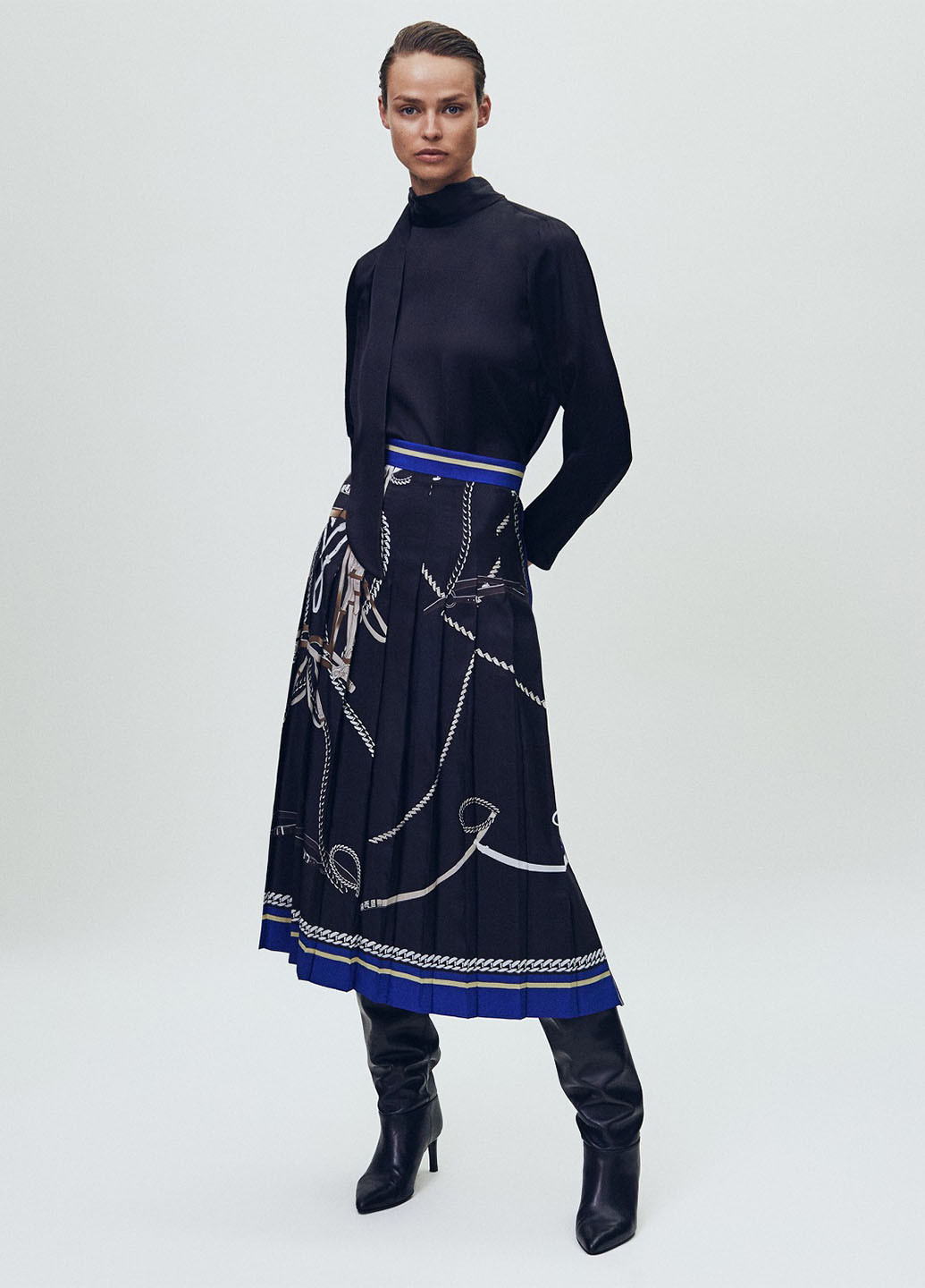 Черная кэжуал с рисунком юбка Massimo Dutti плиссе, клешированная
