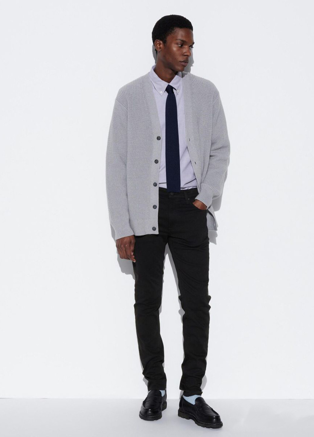 Черные демисезонные зауженные джинсы Uniqlo