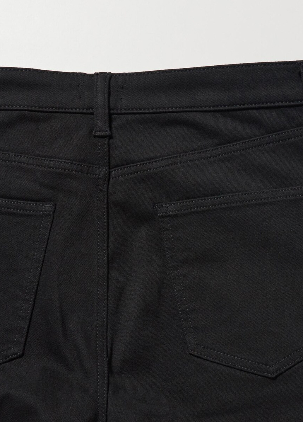 Черные демисезонные зауженные джинсы Uniqlo