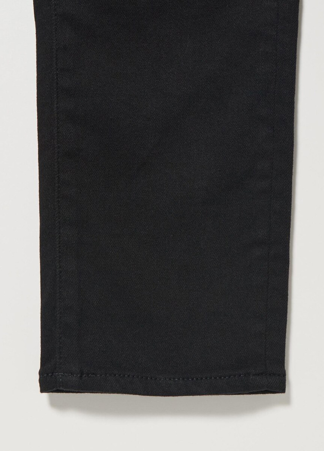 Черные демисезонные зауженные джинсы Uniqlo