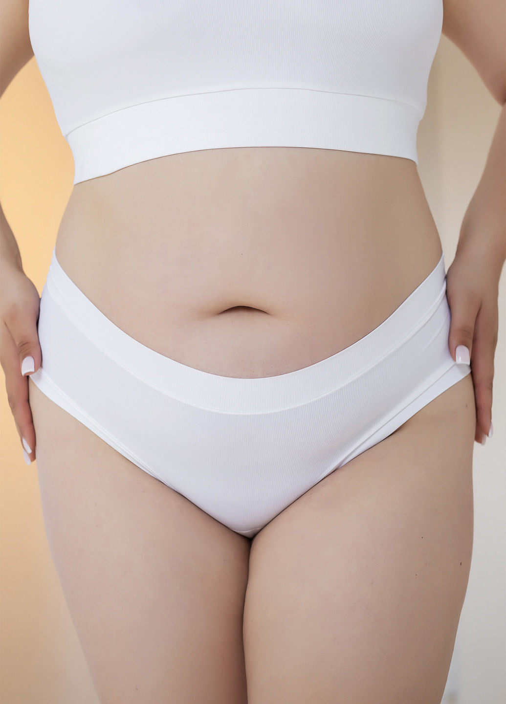 Білий демісезонний комплект (топ, трусики сліпи) в рубчик TOTALFIT