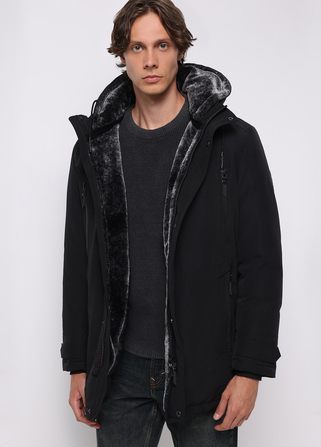 Черная зимняя куртка Colin's