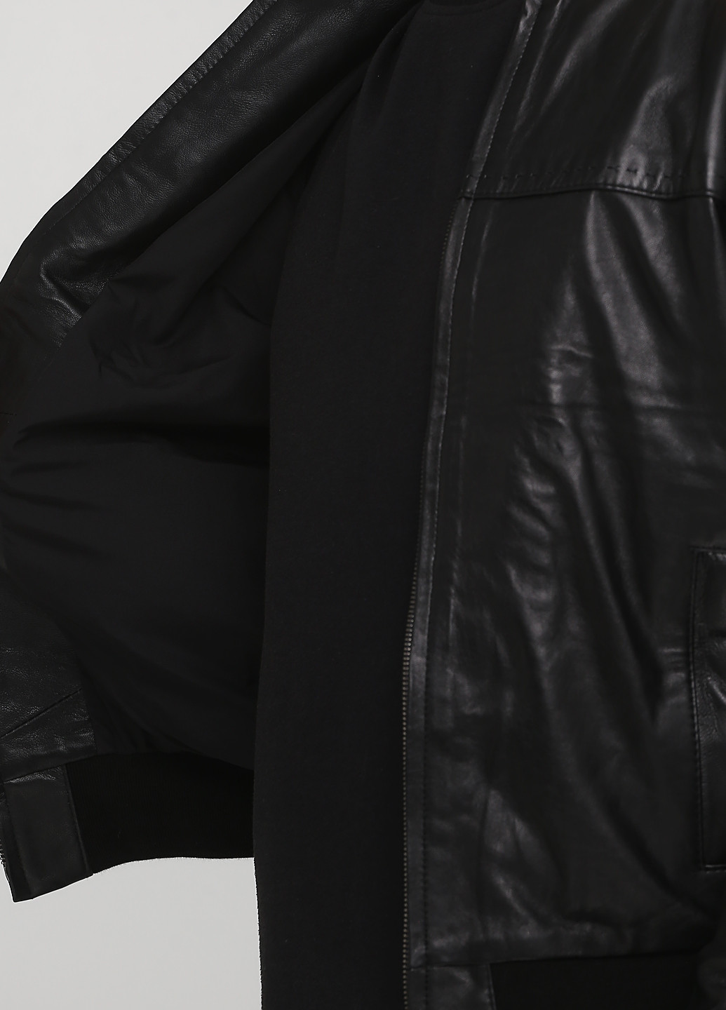 Чорна демісезонна куртка шкіряна Egzotic