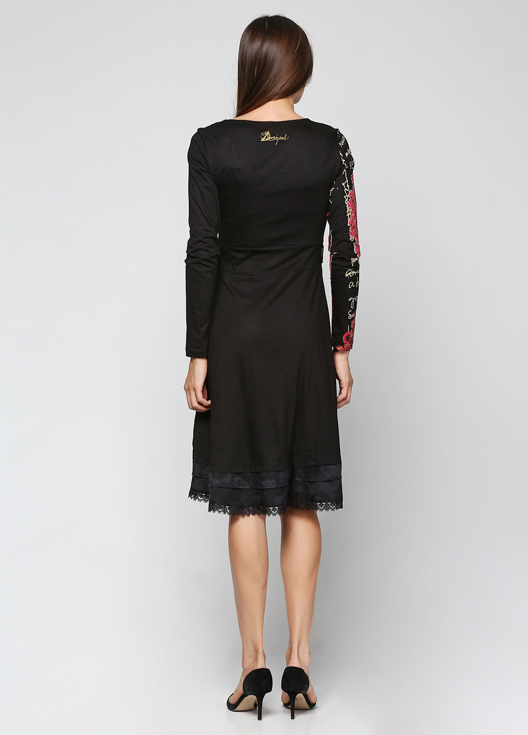 Черное кэжуал платье Desigual с надписью
