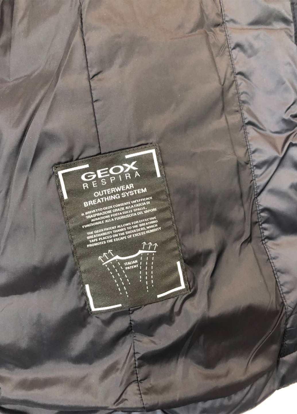 Черная зимняя куртка Geox