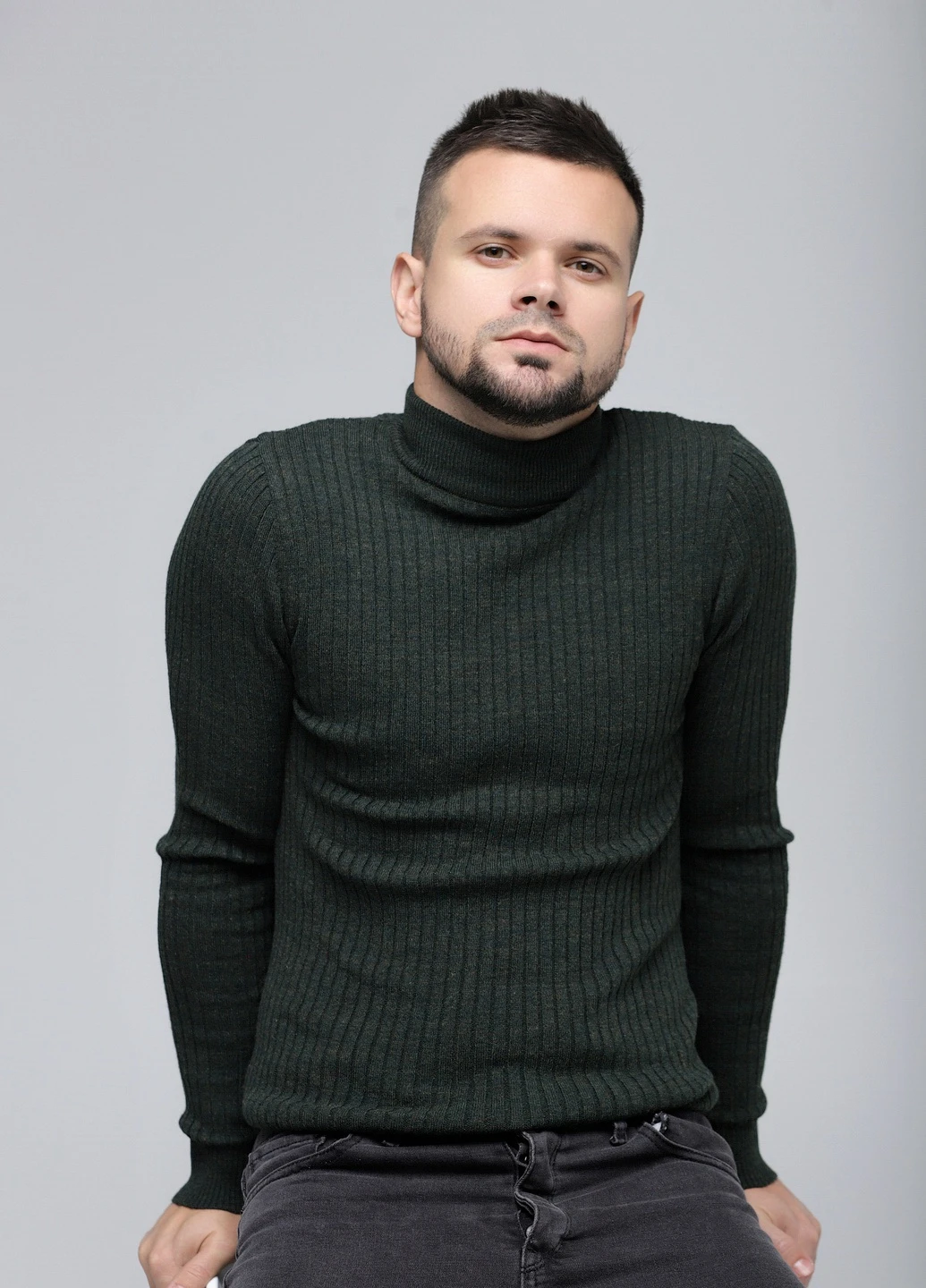 Оливковий (хакі) демісезонний светр Figo