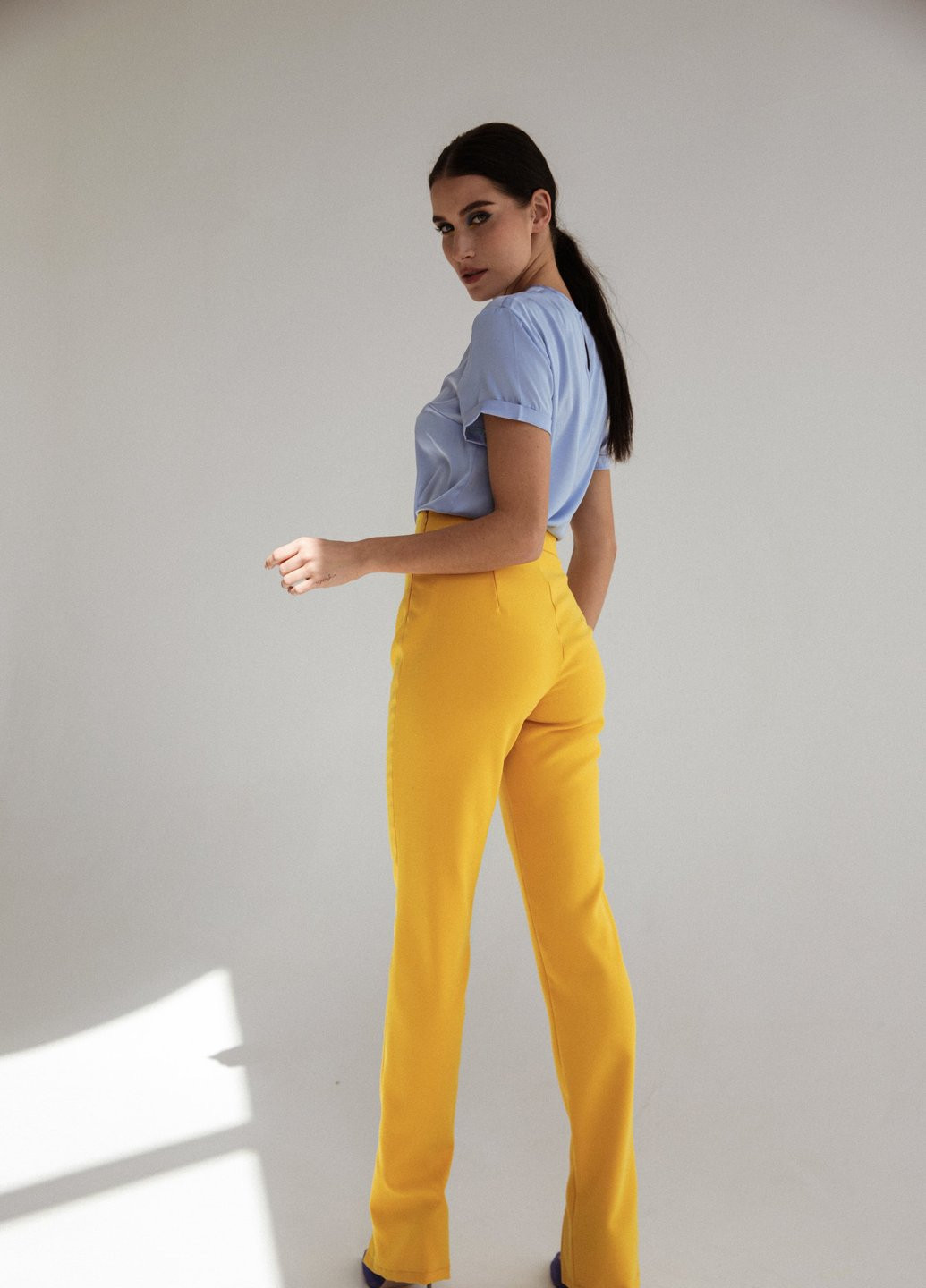 Желтые классические демисезонные брюки Gepur