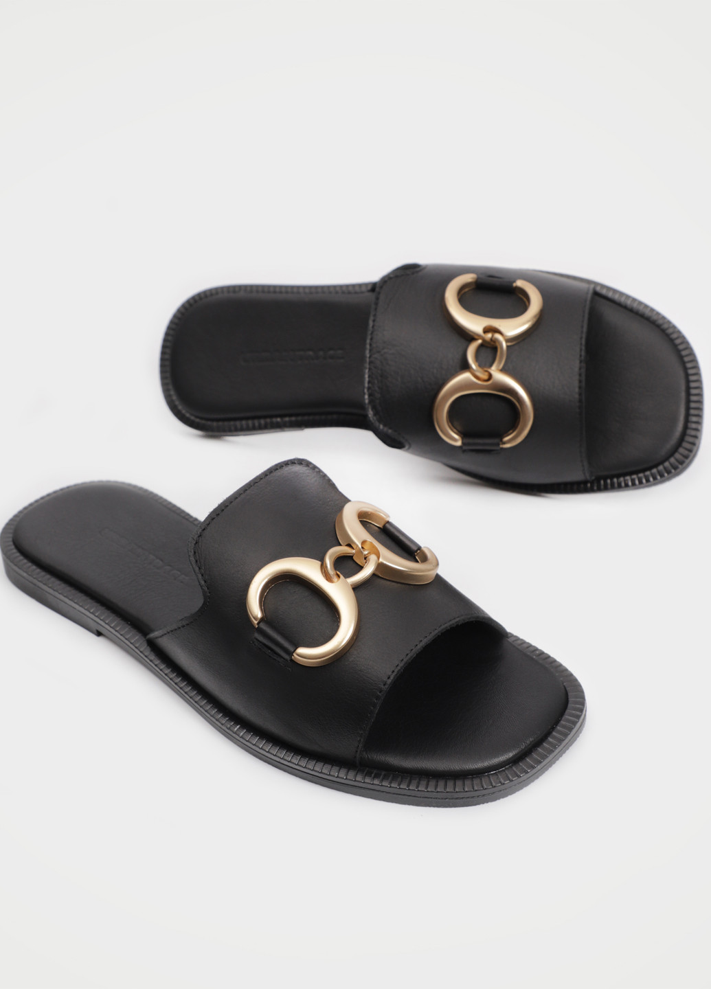 Черные шлепанцы URBAN TRACE с пряжкой