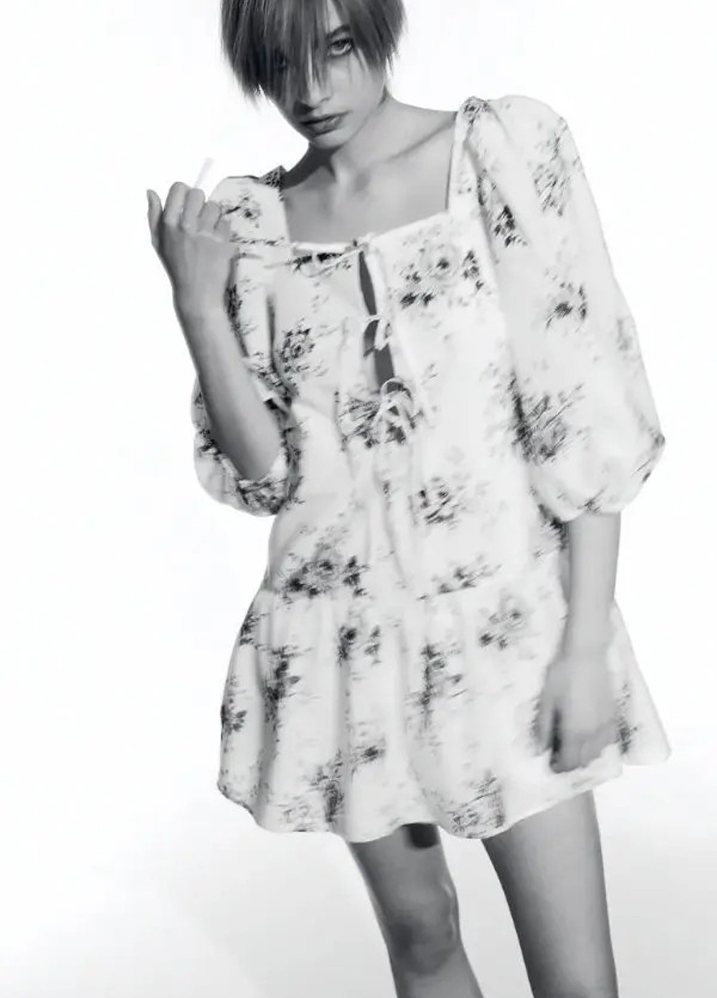 Белое кэжуал платье а-силуэт H&M с цветочным принтом