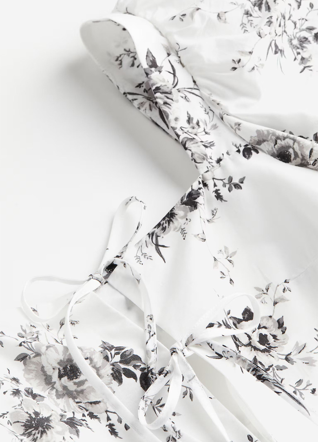 Белое кэжуал платье а-силуэт H&M с цветочным принтом