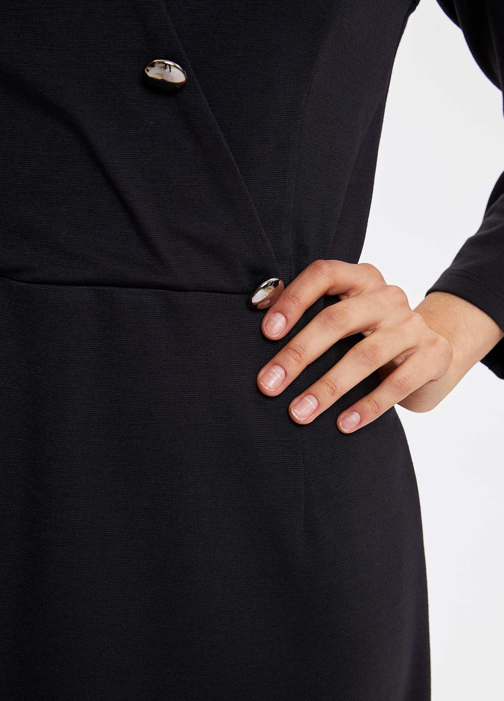 Черное кэжуал платье на запах DeFacto