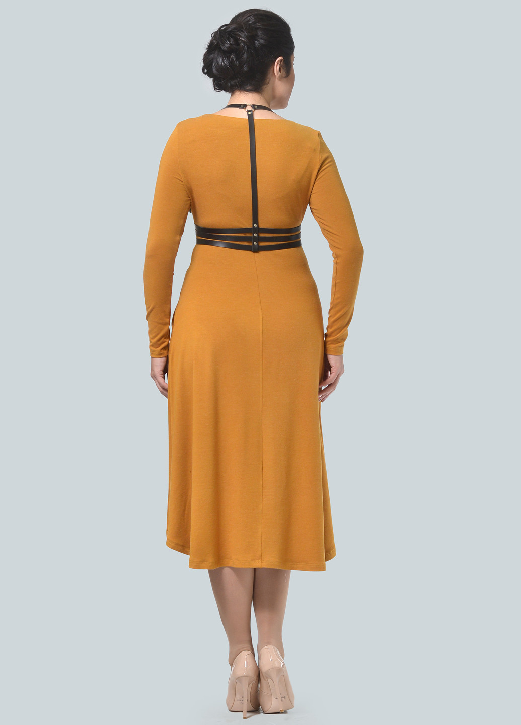 Горчичное кэжуал платье в стиле ампир Alika Kruss однотонное