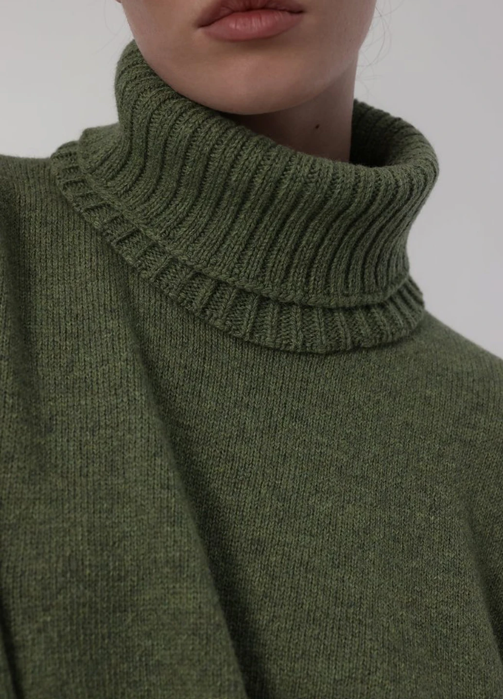 Темно-зелений демісезонний светр джемпер KNITLAB