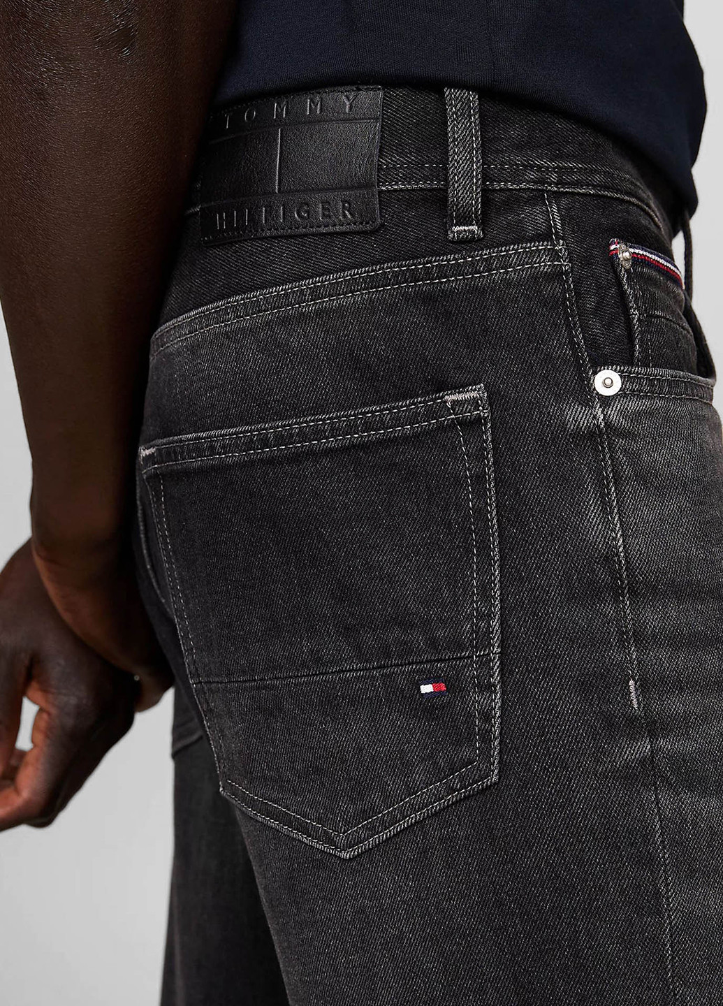 Черные демисезонные зауженные джинсы Tommy Hilfiger