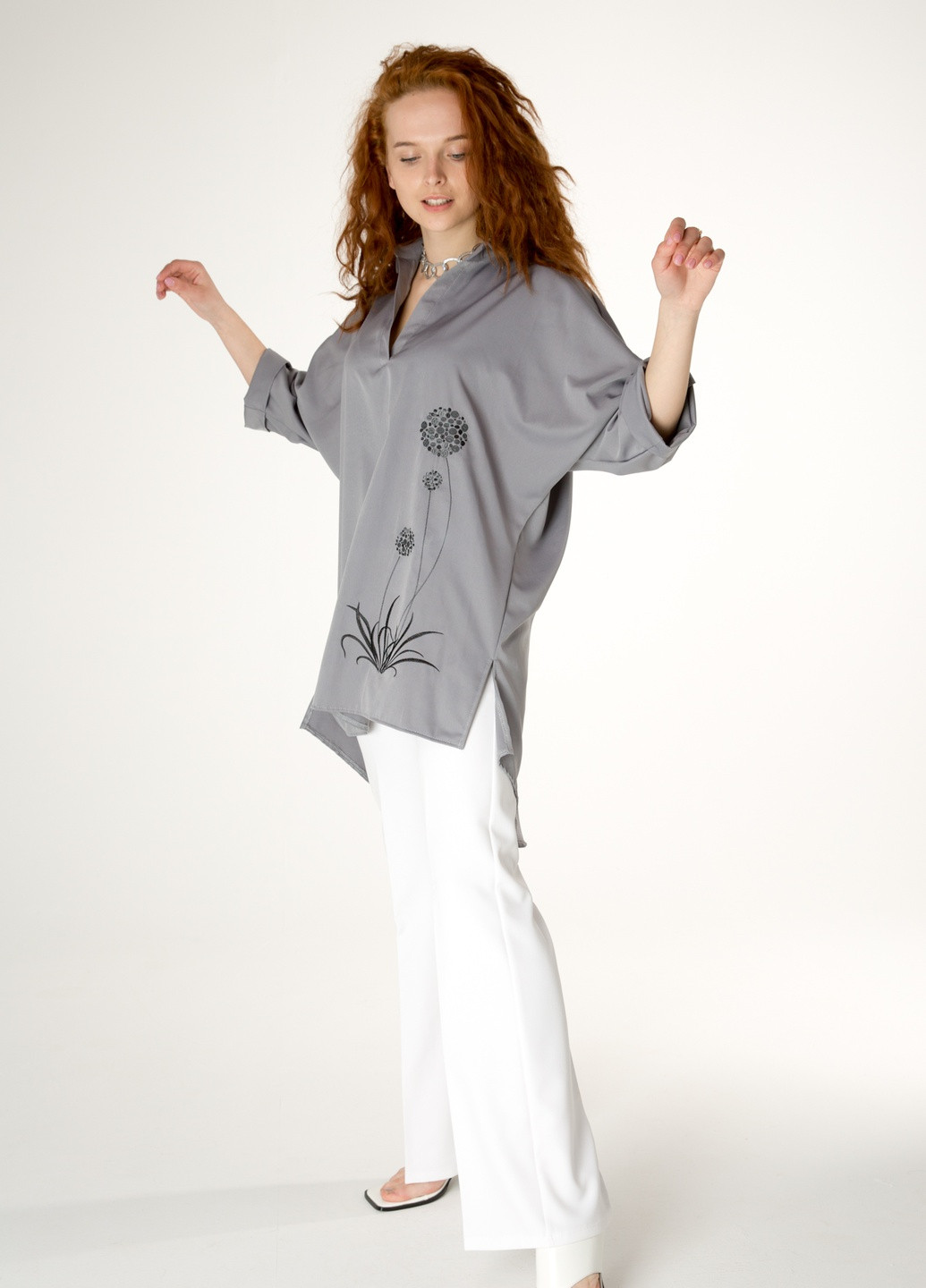 Сіра демісезонна - туніка з тіара з великою вишивкою INNOE Блуза