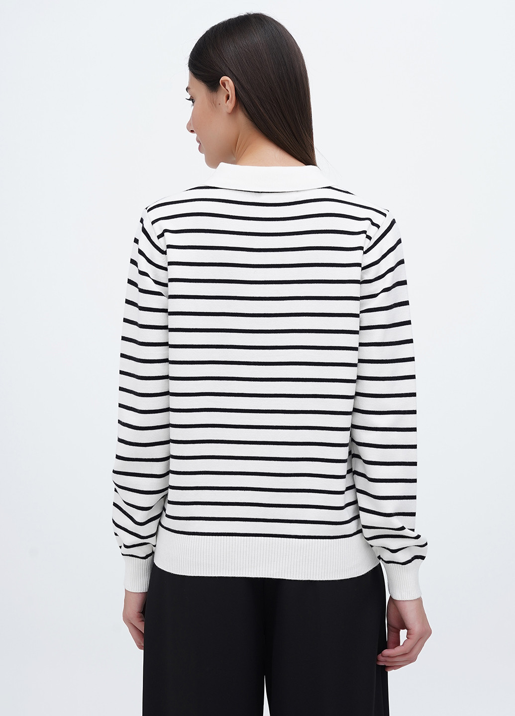 Черно-белый демисезонный свитер M@C