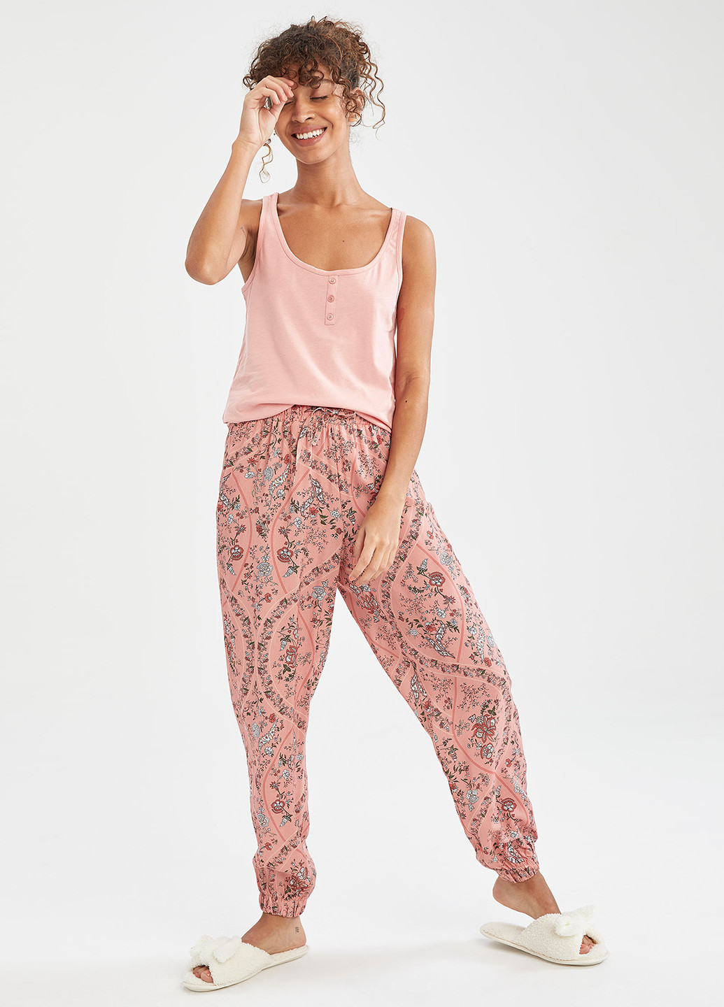 Розовый летний комплект(брюки, майка) DeFacto