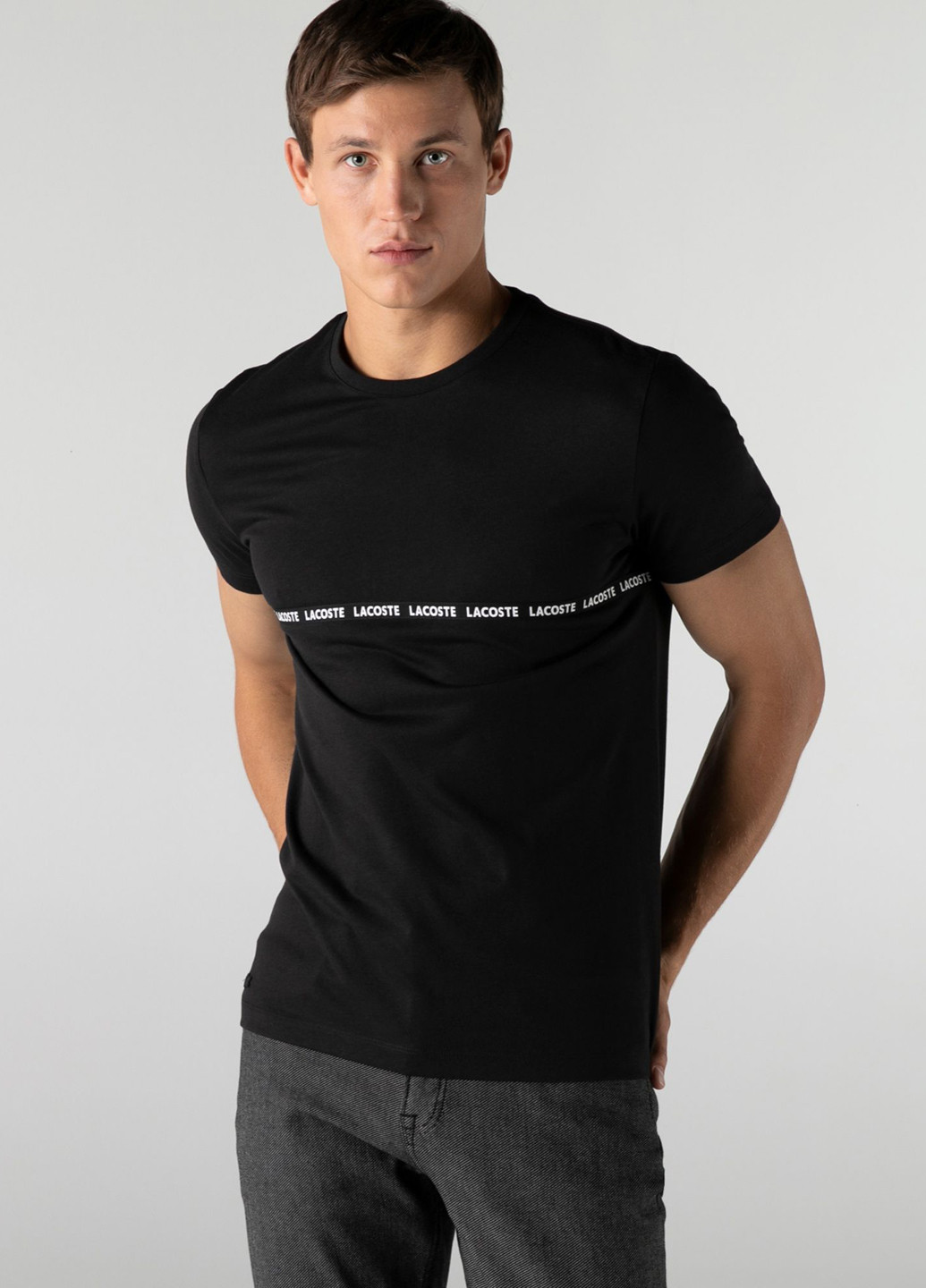 Черная футболка Lacoste