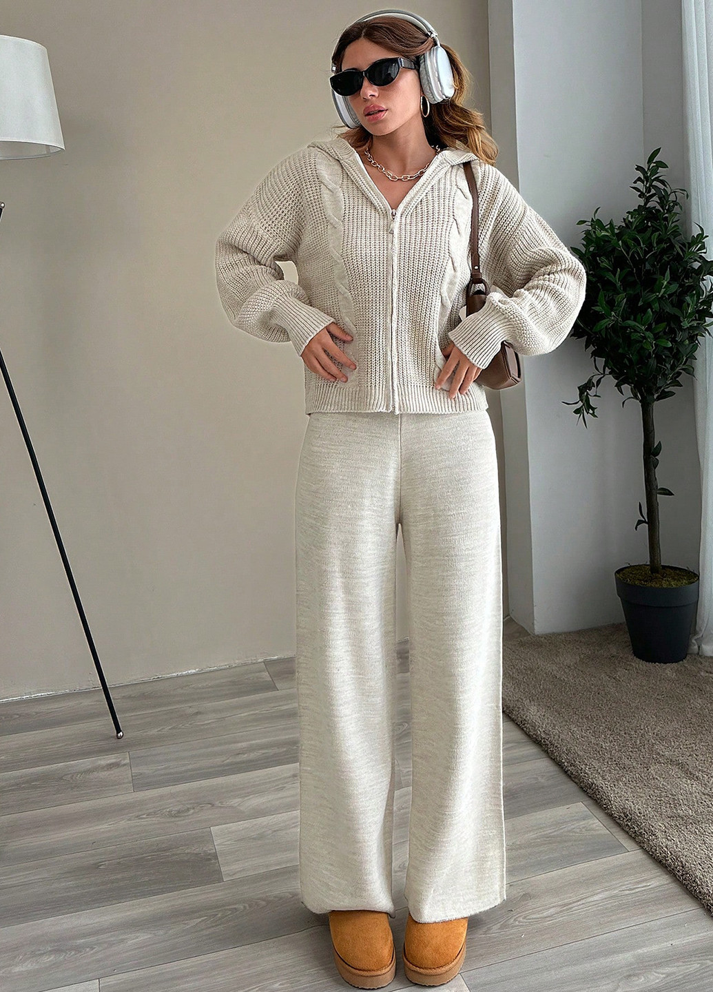 Кремовий демісезонний комплект (кофта, штани) SHEIN