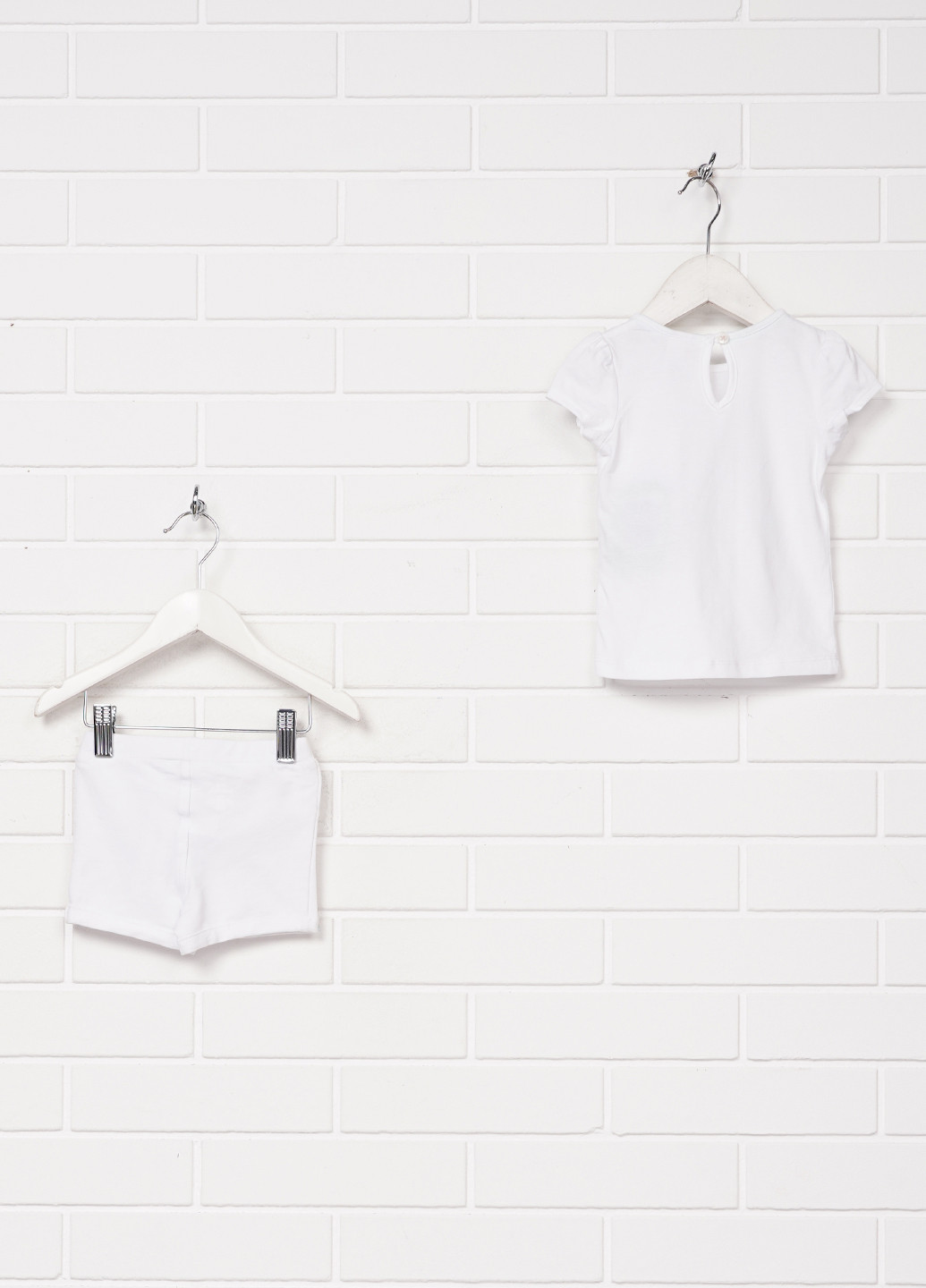 Білий літній костюм (футболка, шорти) Baby Club
