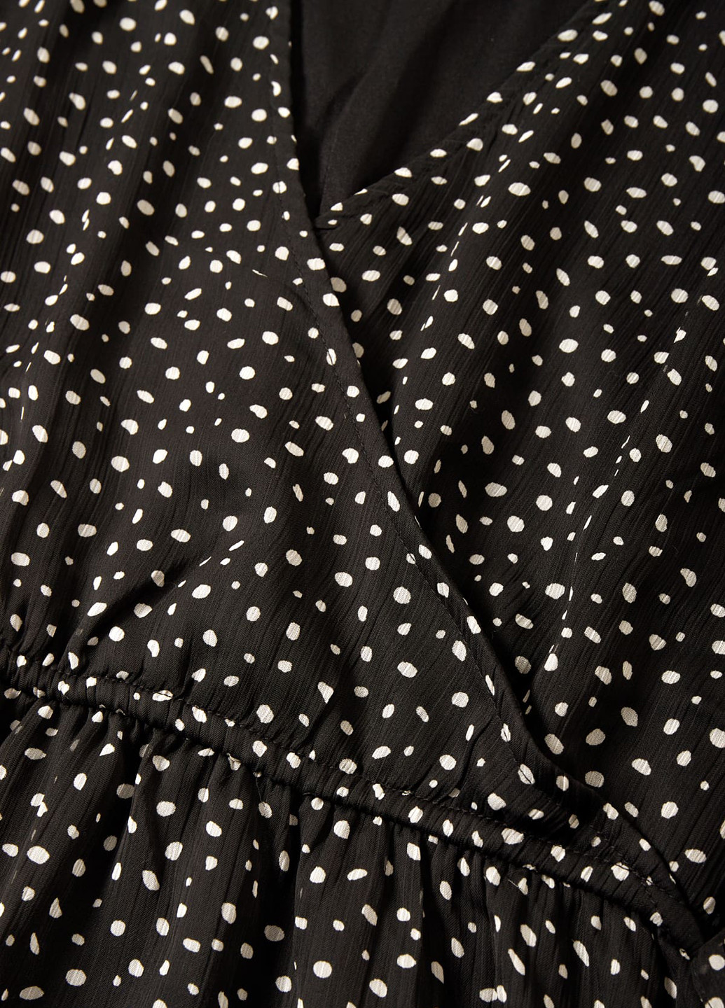 Черное кэжуал платье на запах C&A в горошек