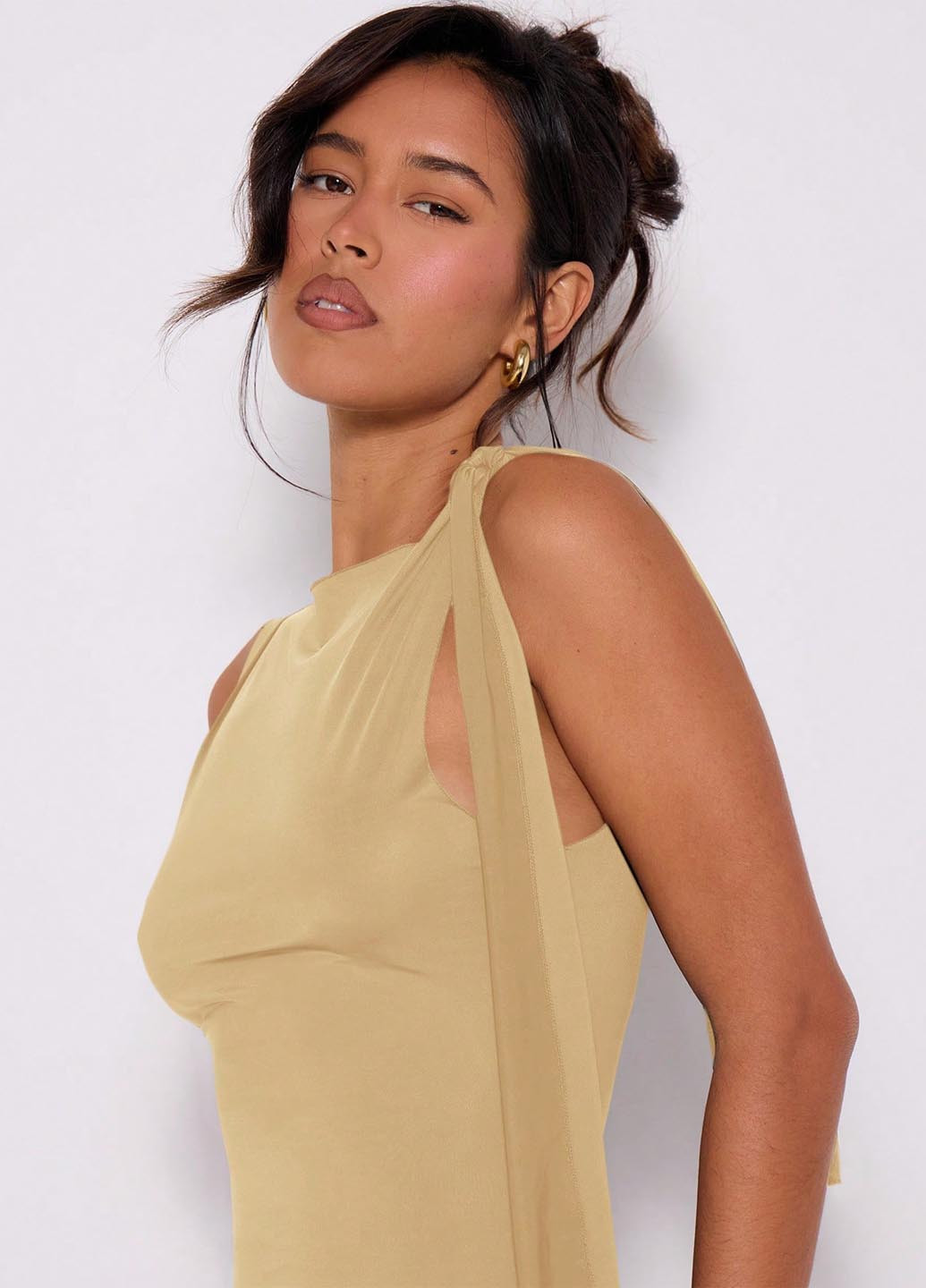 Бежевое праздничный, коктейльное, кэжуал платье футляр SHEIN однотонное