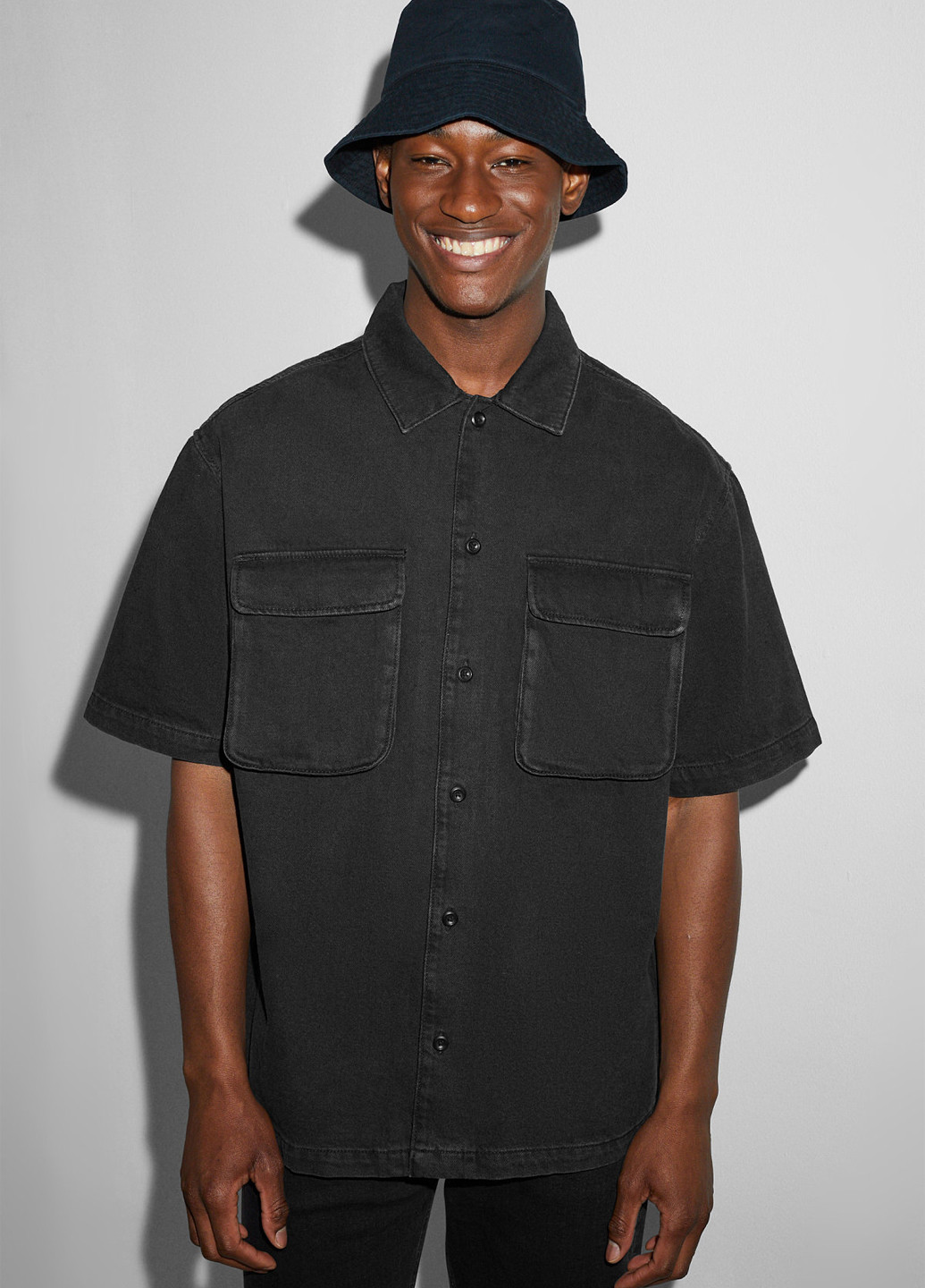 Черная джинсовая рубашка однотонная C&A