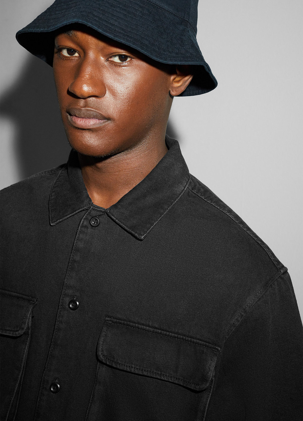 Черная джинсовая рубашка однотонная C&A