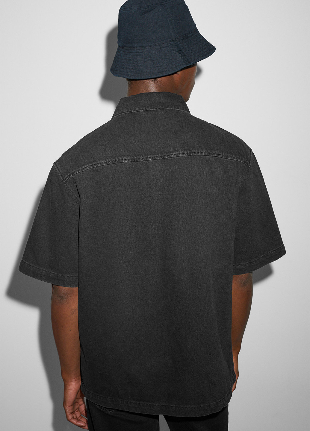 Черная джинсовая рубашка однотонная C&A