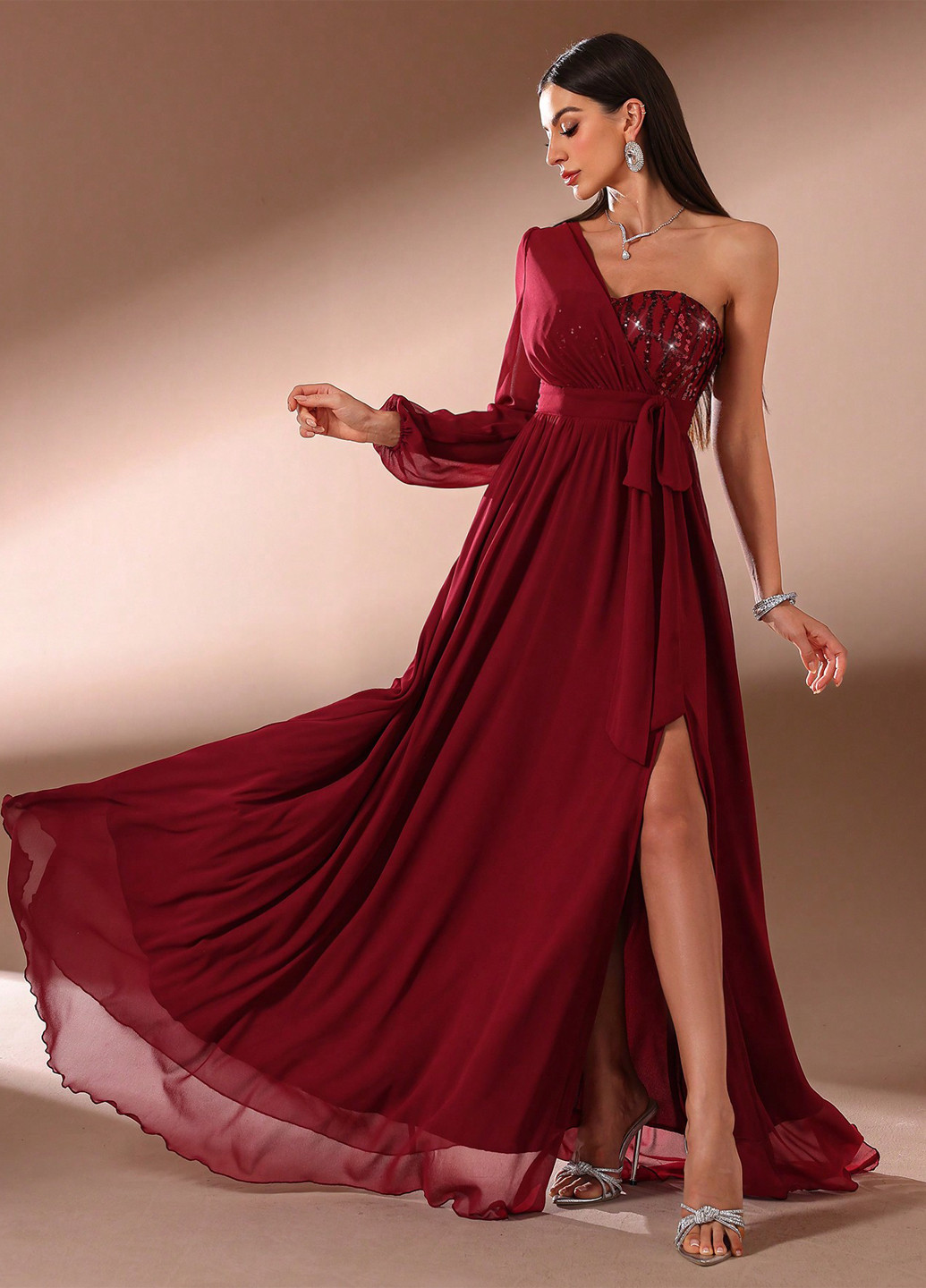 Бордовое вечернее платье с пышной юбкой, на одно плечо SHEIN однотонное