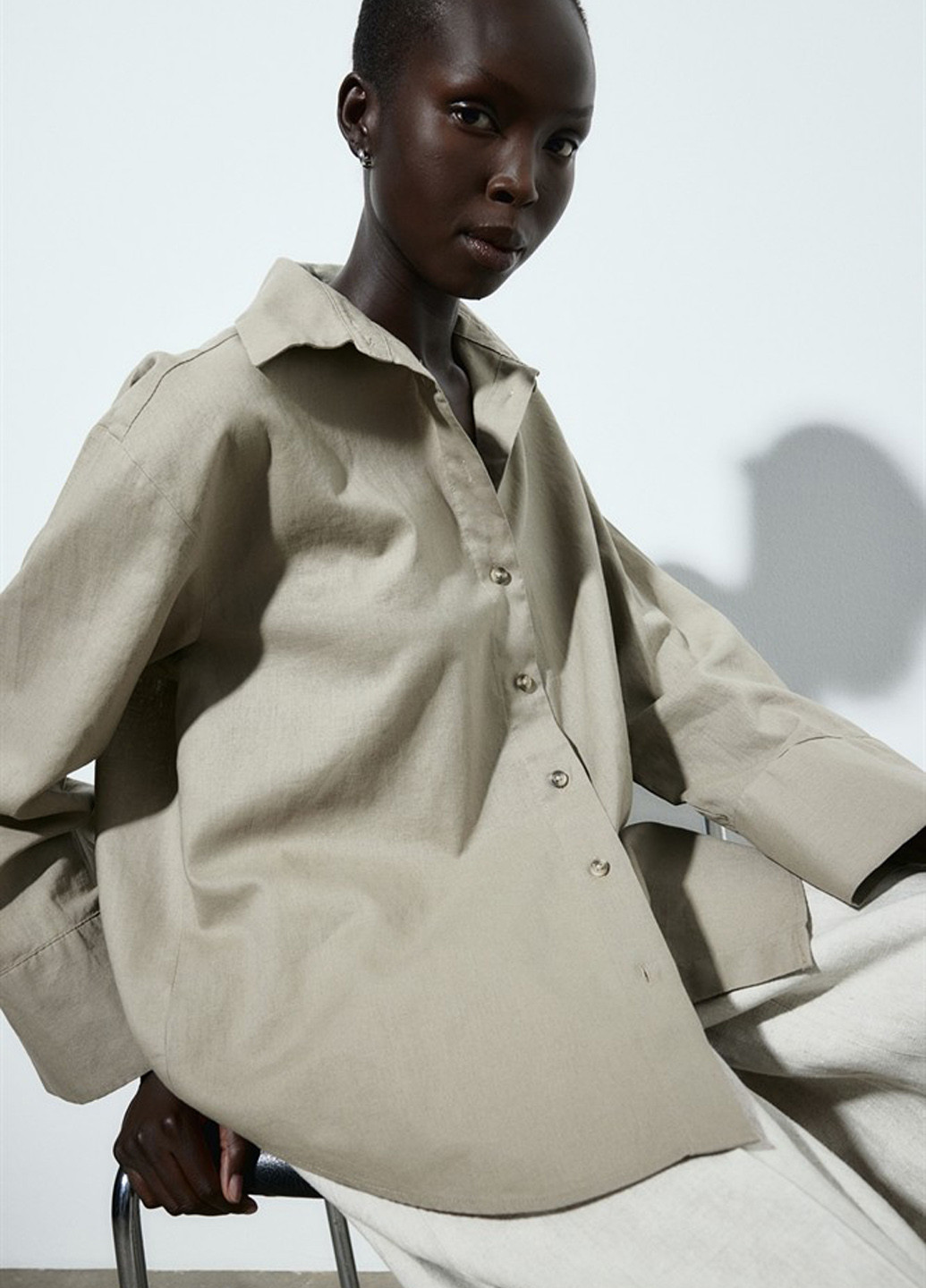 Темно-бежевая кэжуал рубашка однотонная H&M