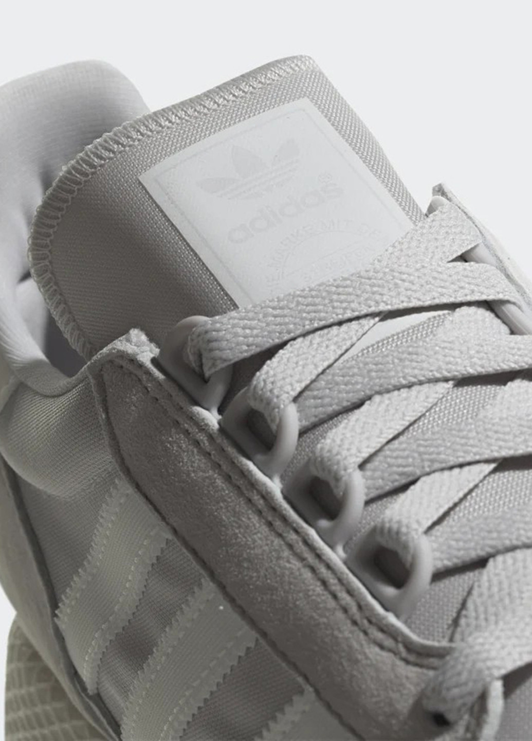 Світло-сірі всесезон кросівки adidas Forest Grove