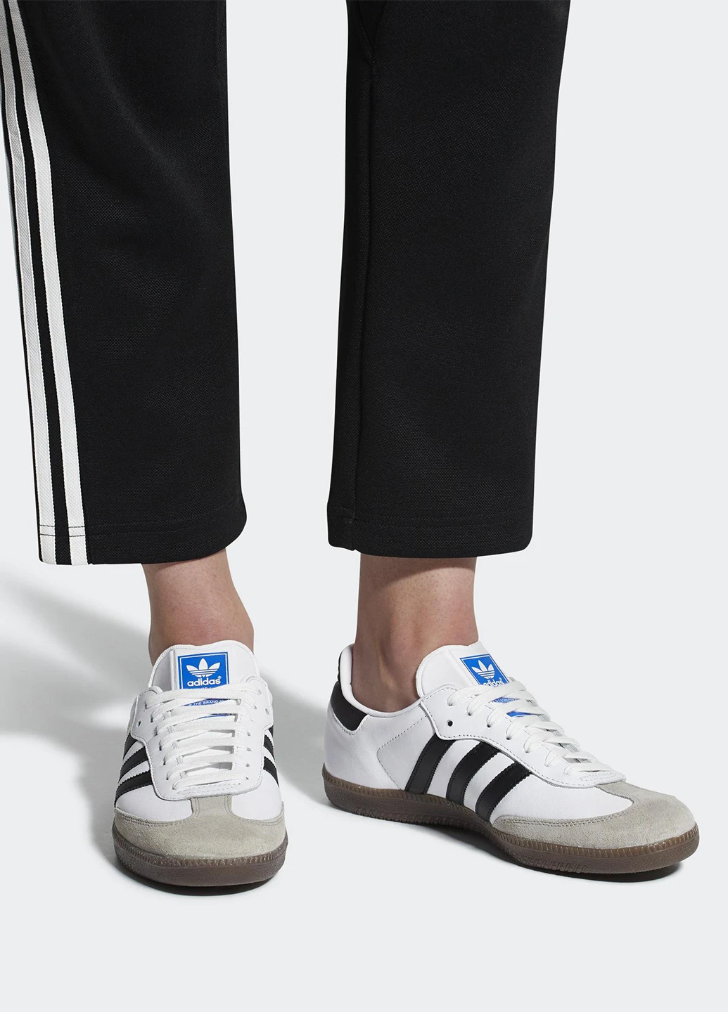 Белые демисезонные кроссовки adidas