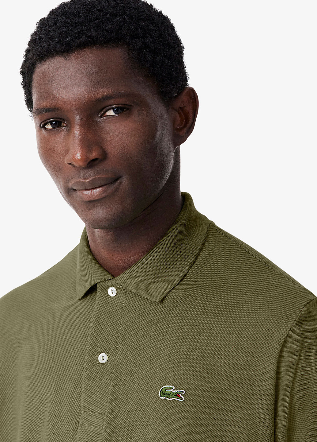 Оливковая (хаки) футболка-поло для мужчин Lacoste однотонная