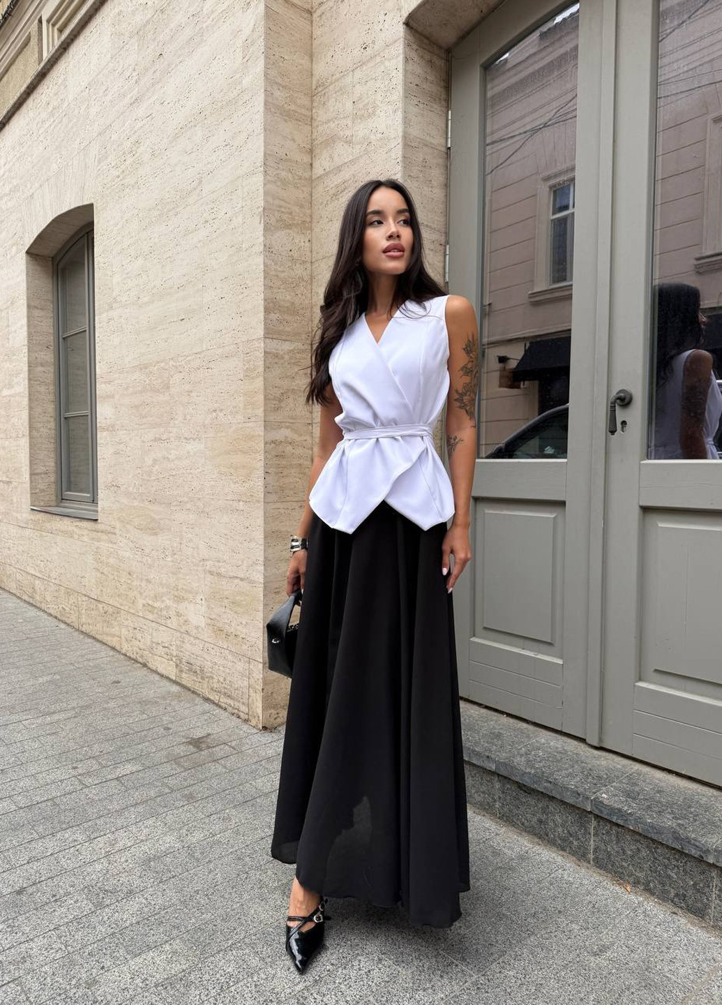 Чорно-білий літній комплект (жилет, спідниця) No Brand